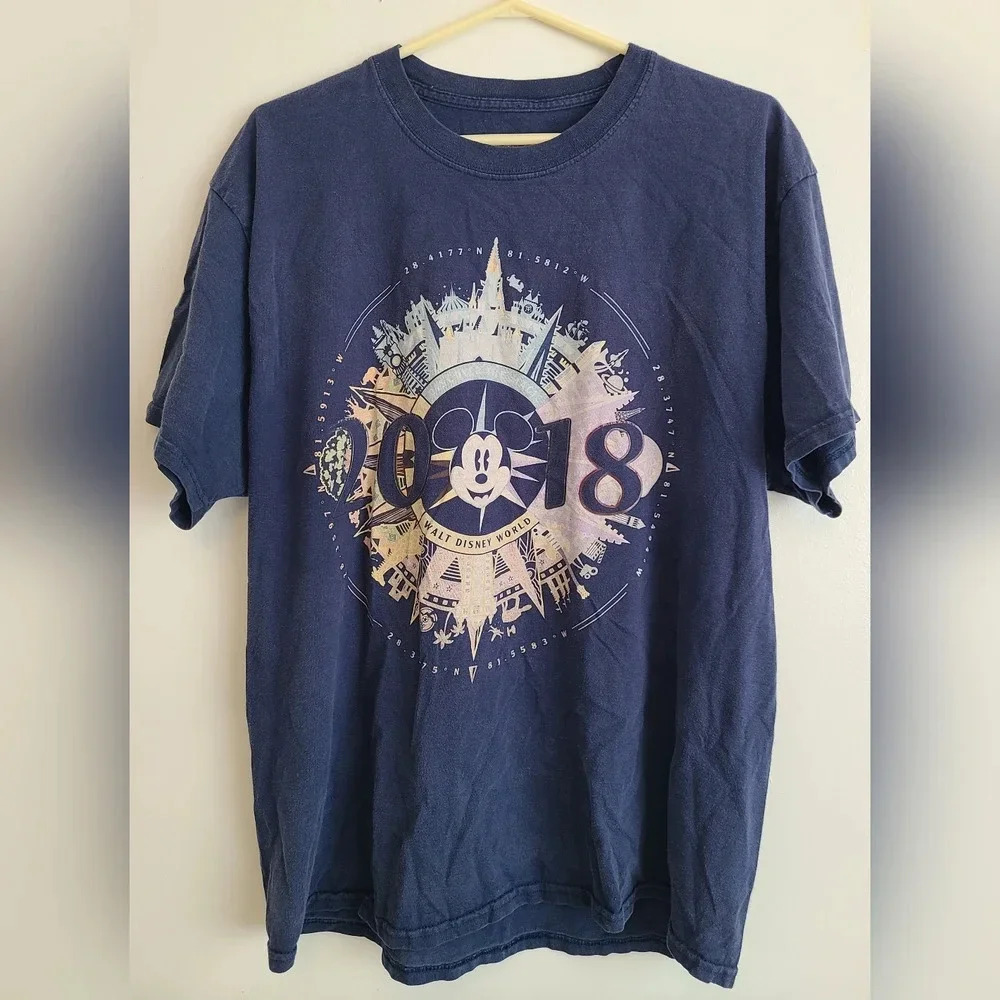 Disney Parks 2018 Shirt Medium Unisex Discover‎ The Magic Disneyland Resort